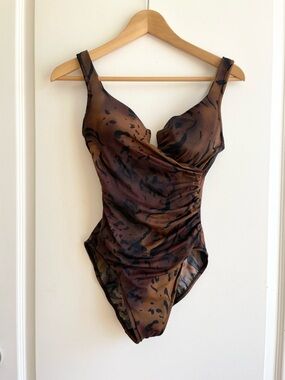 Vintage  90s Miraclesuit One Piece Swimsuit Tiger Print Size 8 Ruched Underwire